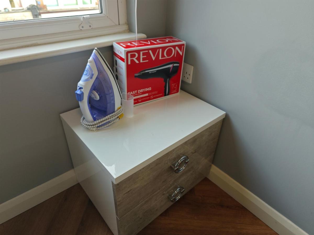 2 Bedroom Flat In Wood Green Piccadilly Line ロンドン エクステリア 写真
