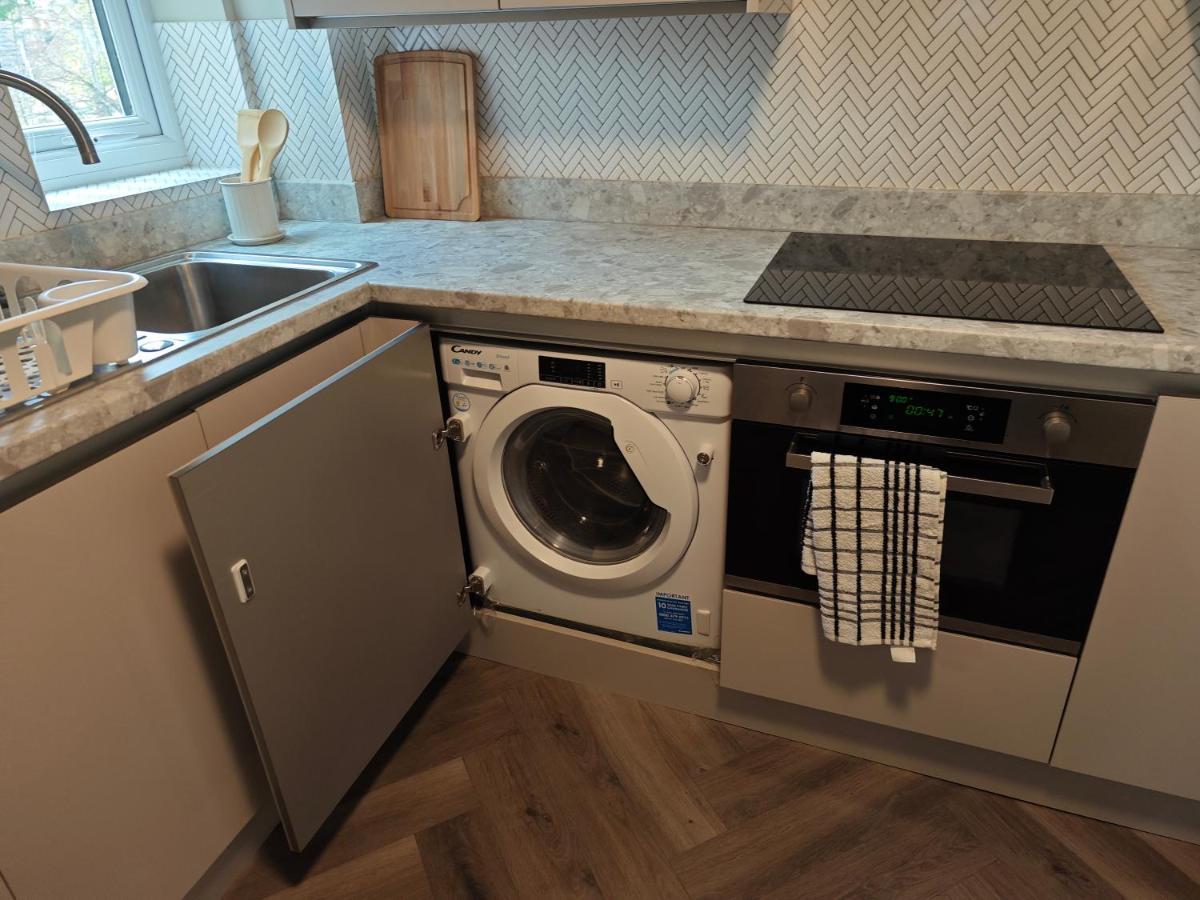 2 Bedroom Flat In Wood Green Piccadilly Line ロンドン エクステリア 写真
