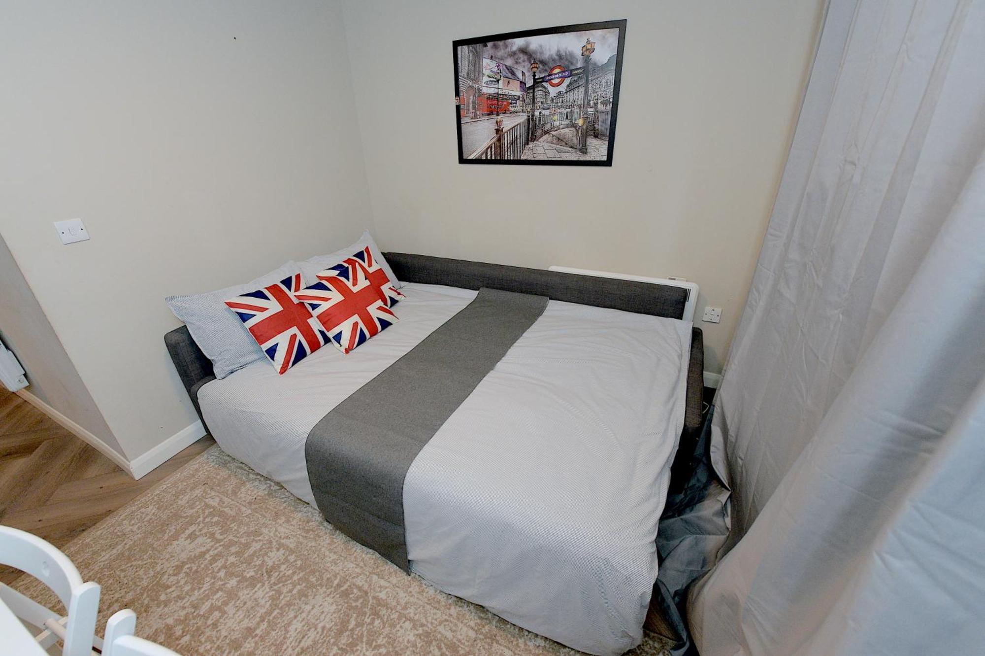 2 Bedroom Flat In Wood Green Piccadilly Line ロンドン エクステリア 写真