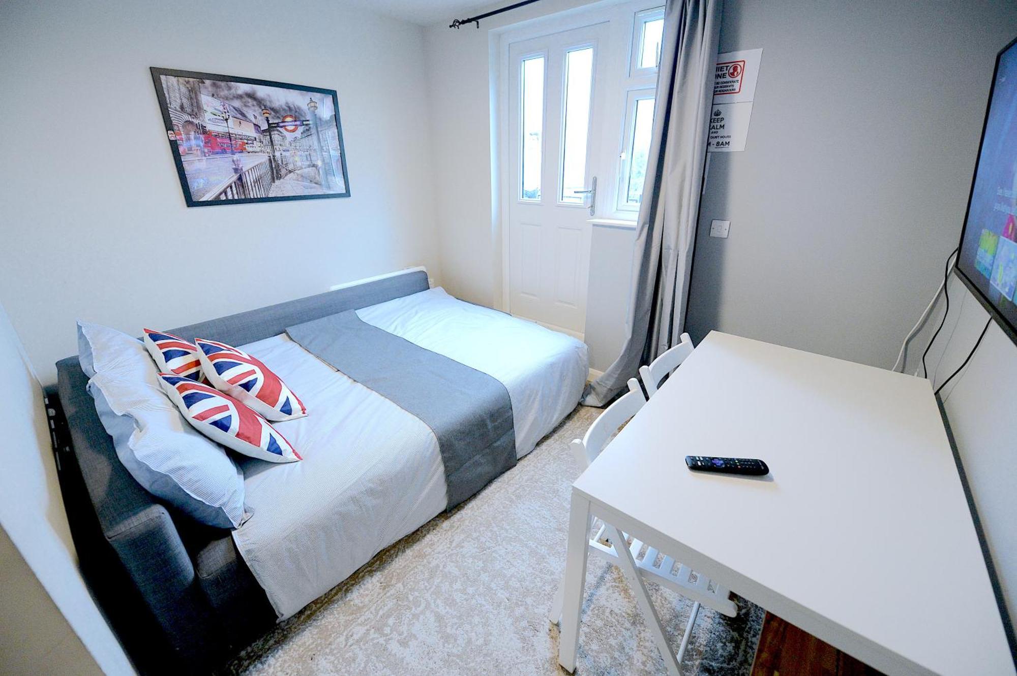 2 Bedroom Flat In Wood Green Piccadilly Line ロンドン エクステリア 写真