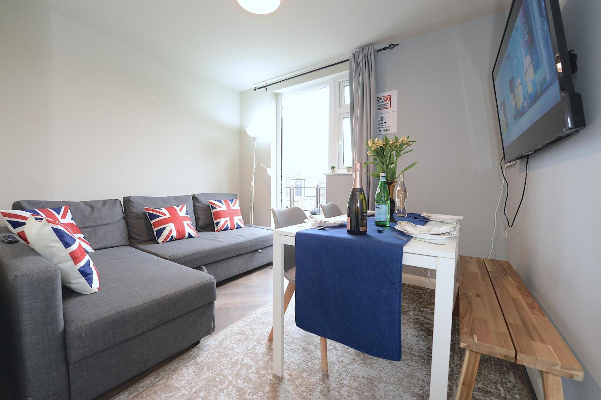 2 Bedroom Flat In Wood Green Piccadilly Line ロンドン エクステリア 写真