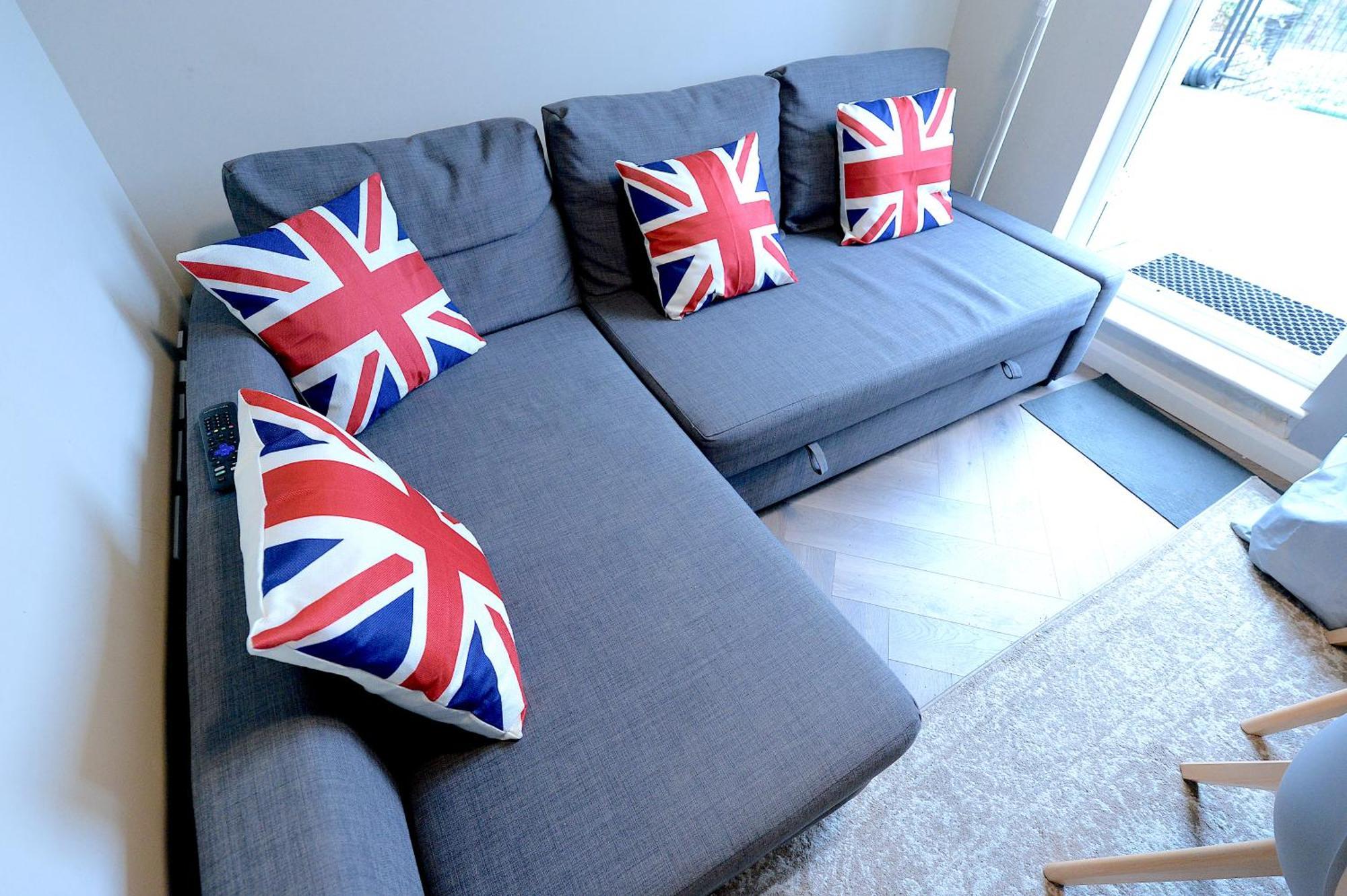 2 Bedroom Flat In Wood Green Piccadilly Line ロンドン エクステリア 写真