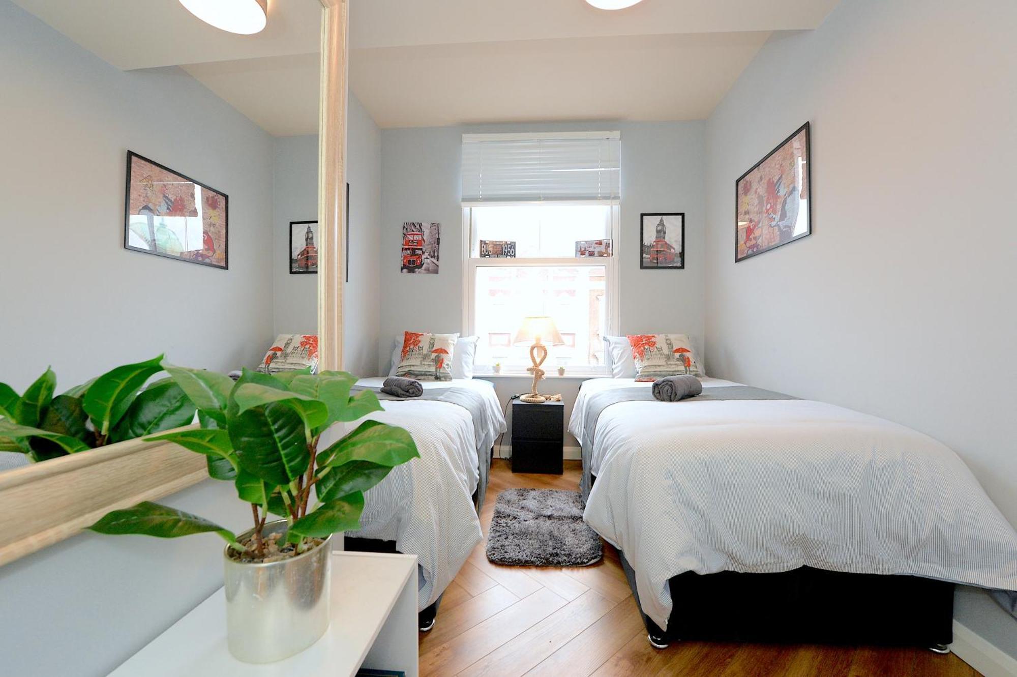 2 Bedroom Flat In Wood Green Piccadilly Line ロンドン エクステリア 写真