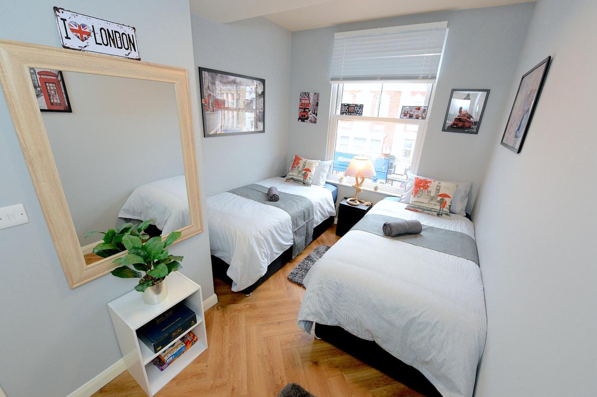 2 Bedroom Flat In Wood Green Piccadilly Line ロンドン エクステリア 写真