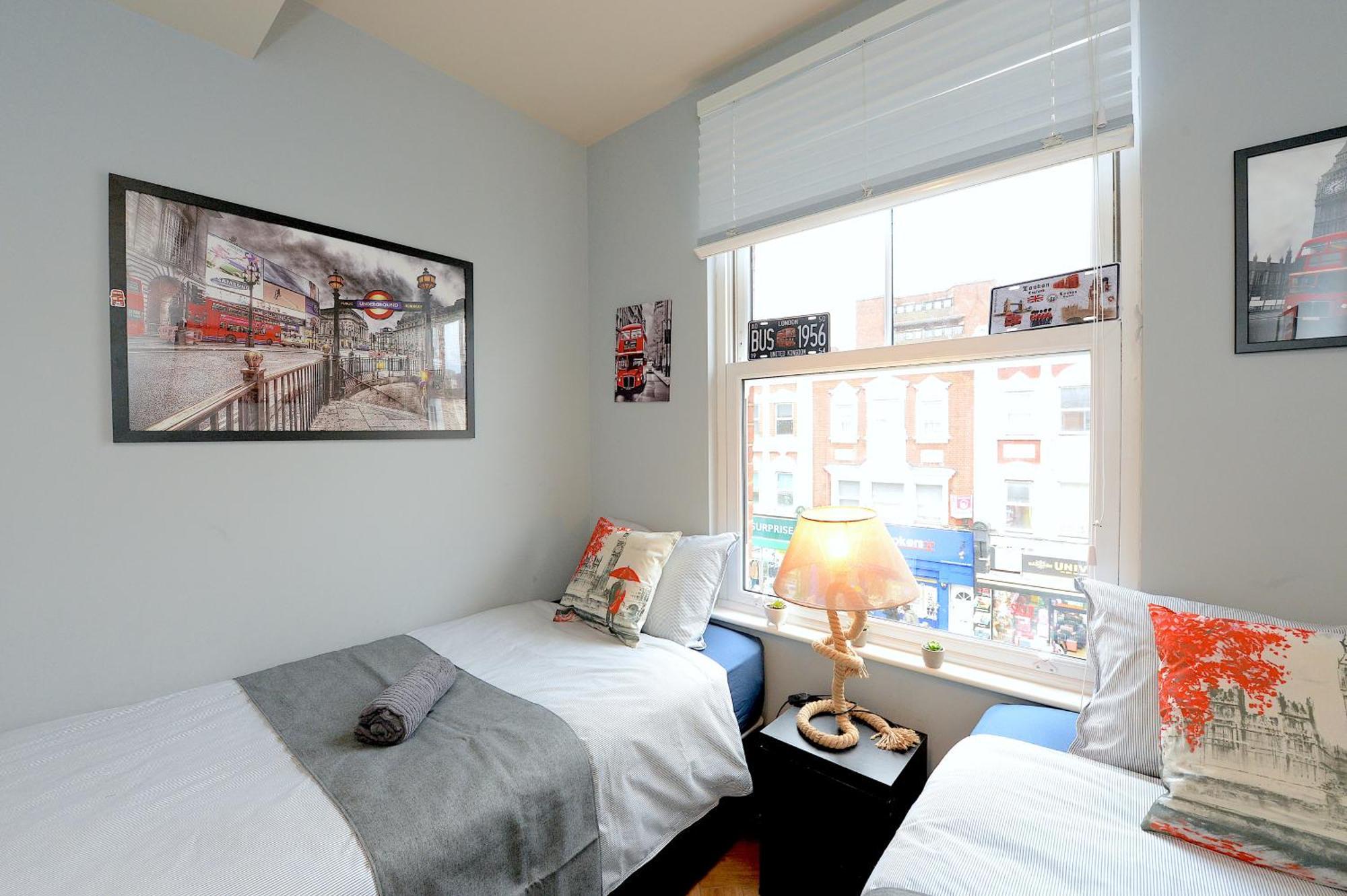 2 Bedroom Flat In Wood Green Piccadilly Line ロンドン エクステリア 写真