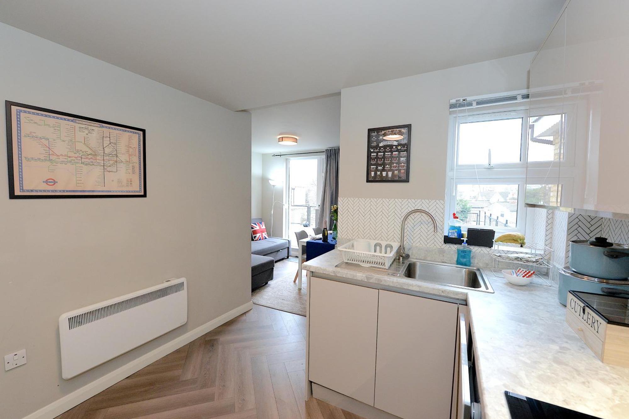 2 Bedroom Flat In Wood Green Piccadilly Line ロンドン エクステリア 写真