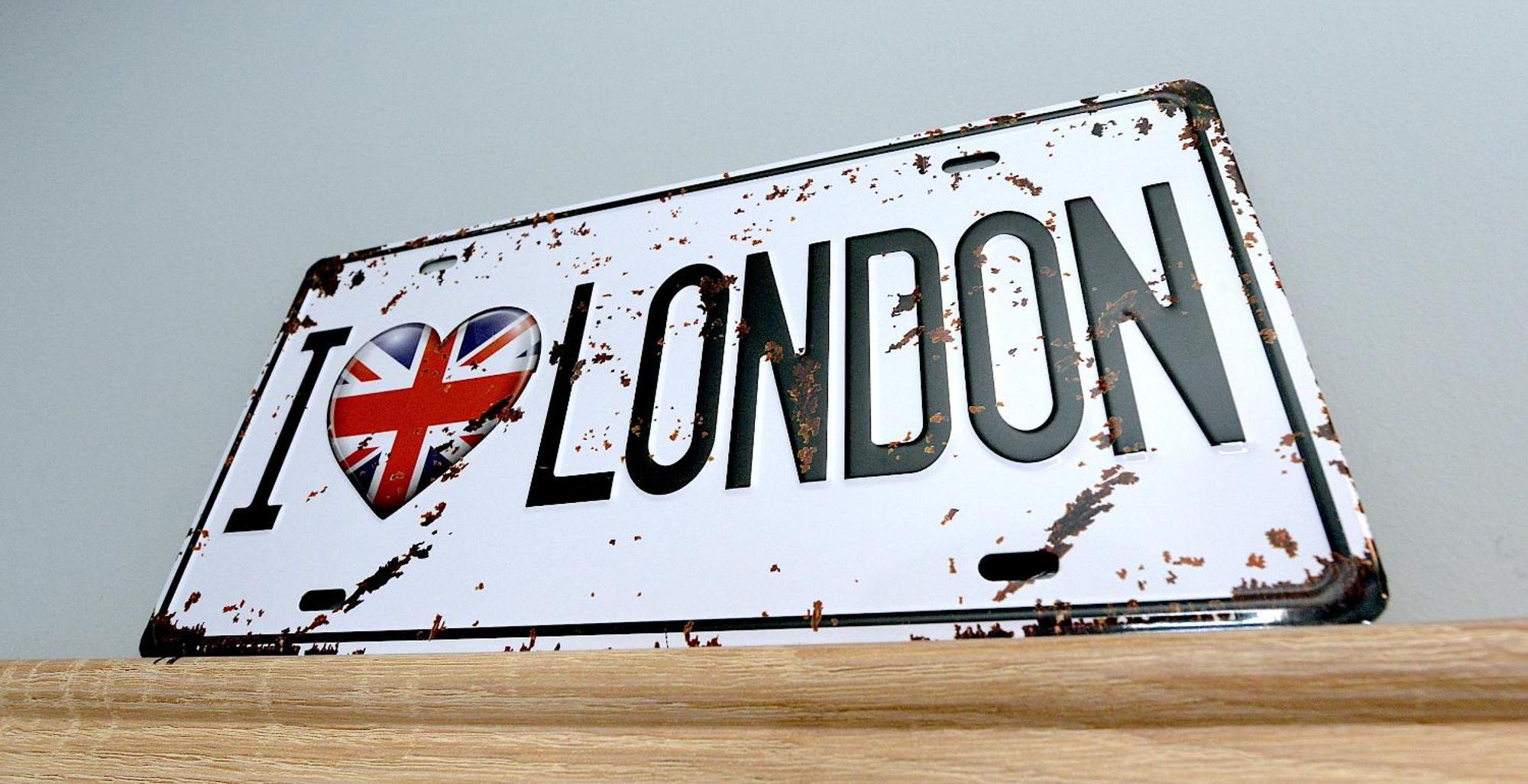 2 Bedroom Flat In Wood Green Piccadilly Line ロンドン エクステリア 写真