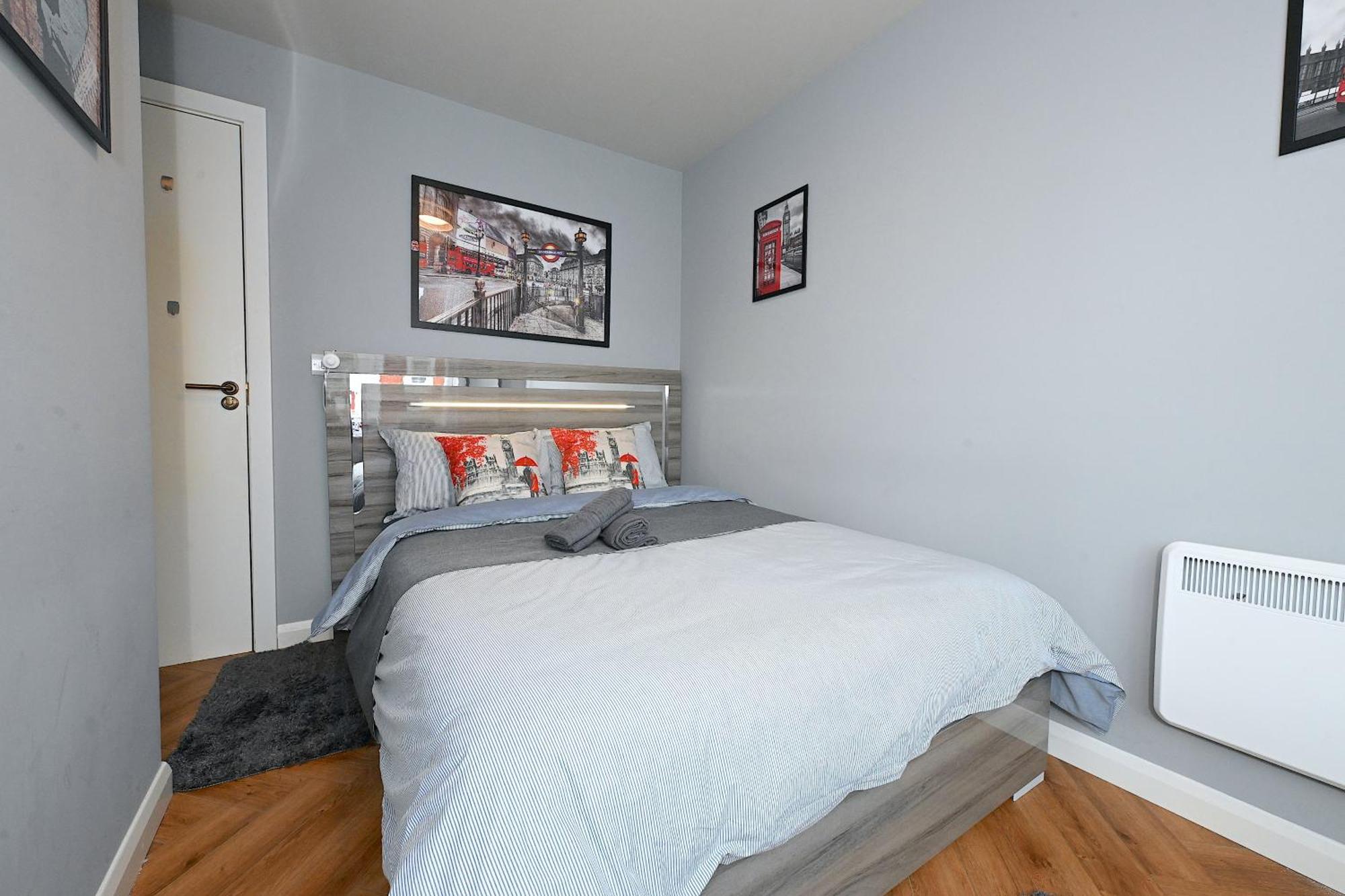 2 Bedroom Flat In Wood Green Piccadilly Line ロンドン エクステリア 写真
