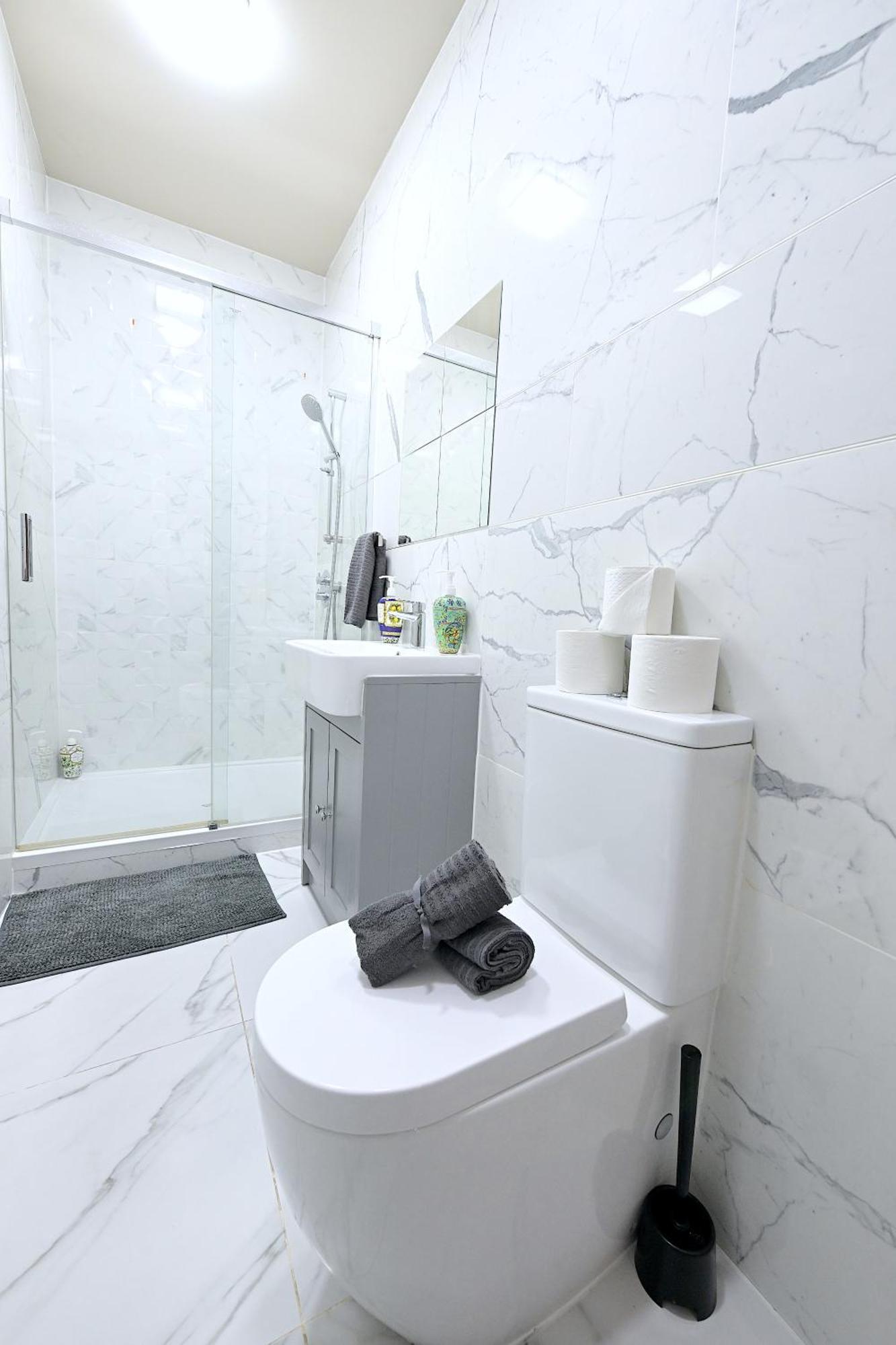 2 Bedroom Flat In Wood Green Piccadilly Line ロンドン エクステリア 写真