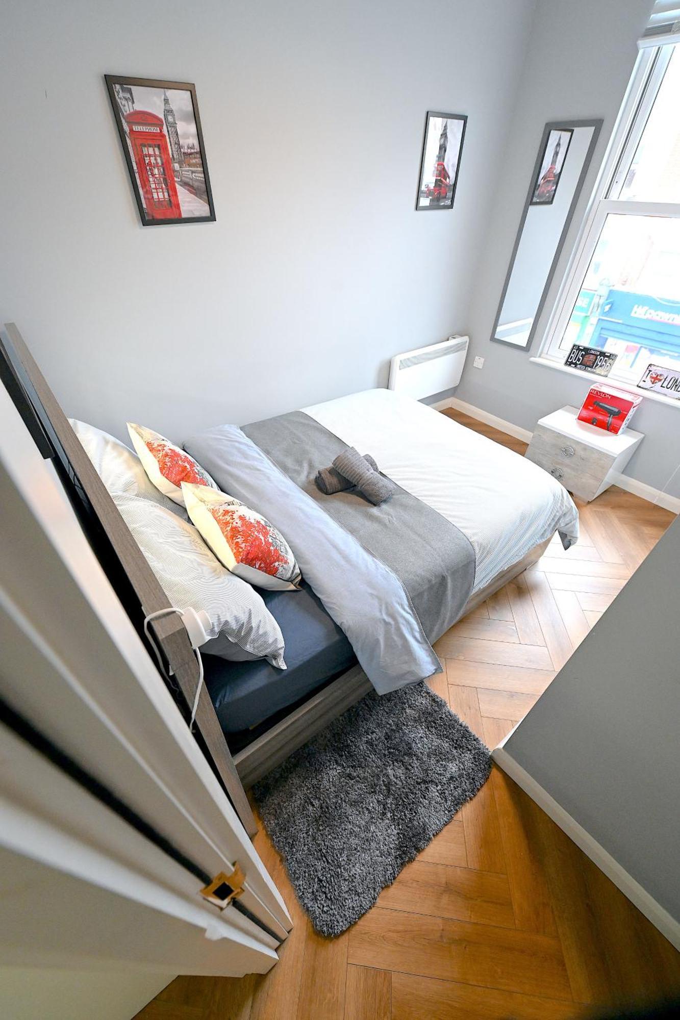 2 Bedroom Flat In Wood Green Piccadilly Line ロンドン エクステリア 写真