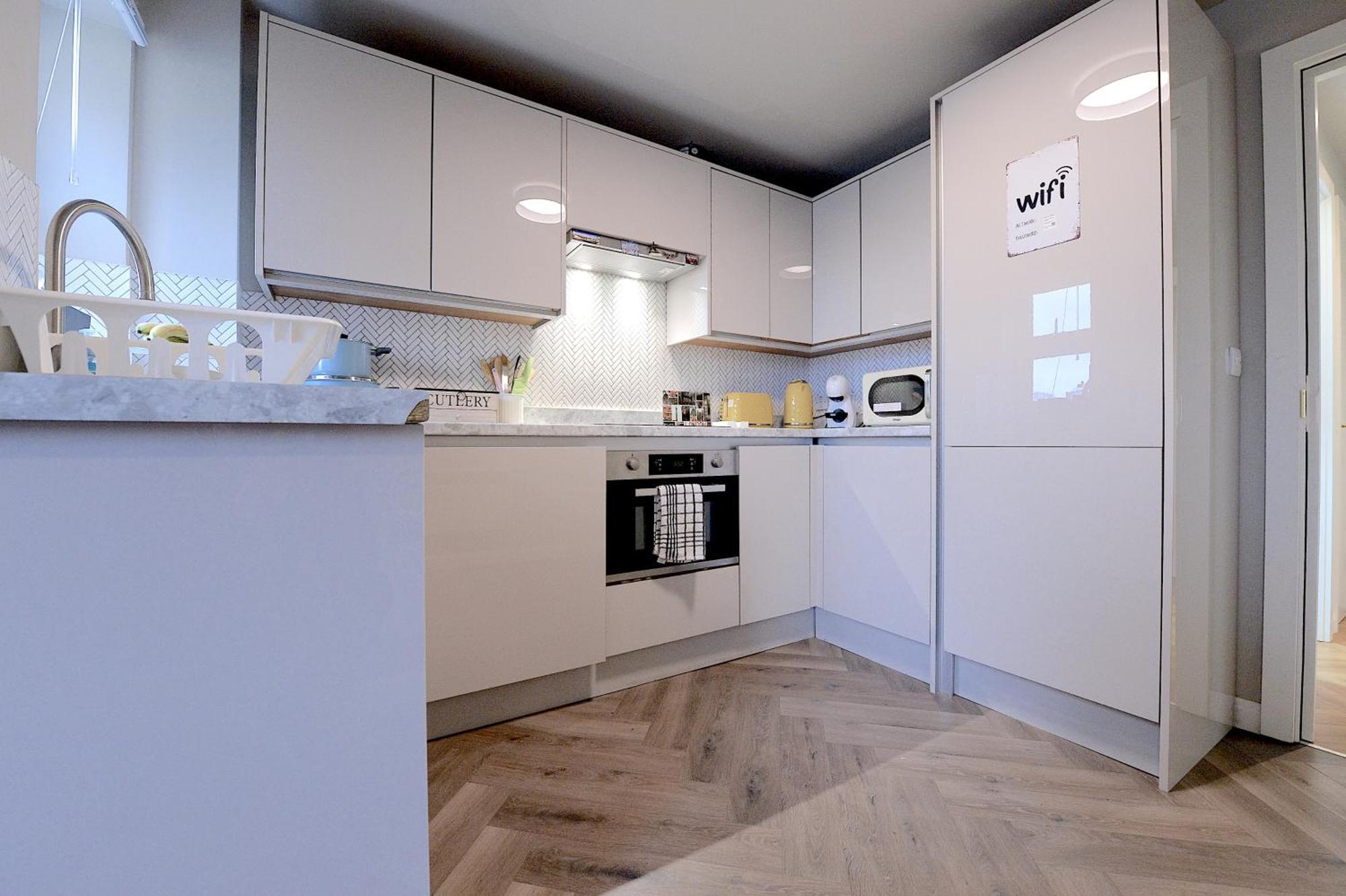 2 Bedroom Flat In Wood Green Piccadilly Line ロンドン エクステリア 写真