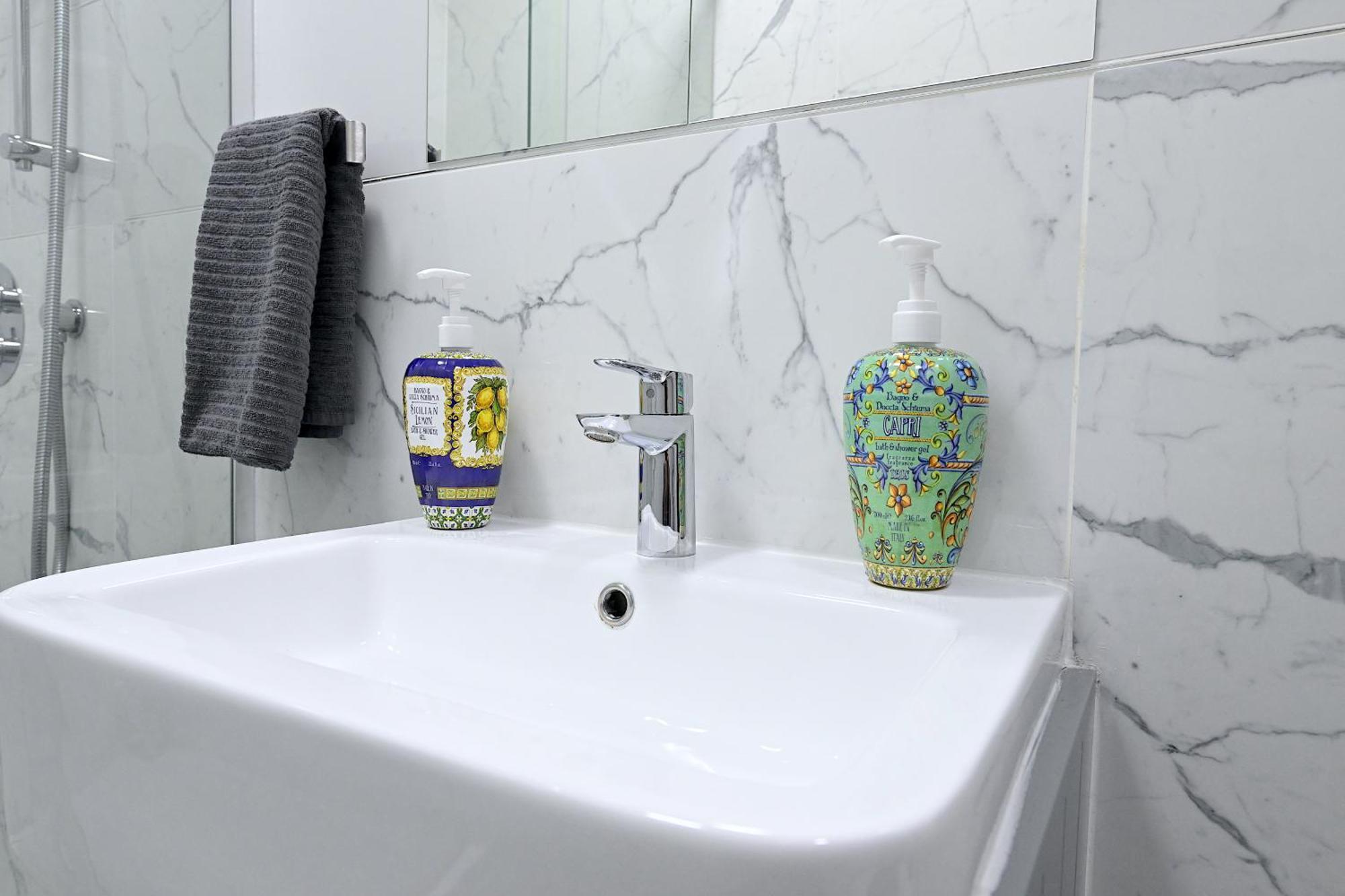 2 Bedroom Flat In Wood Green Piccadilly Line ロンドン エクステリア 写真